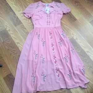 H&M rose dress size 6 fits like a 4